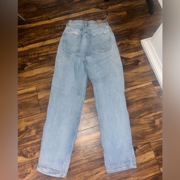 Women’s Light Wash Jeans - Picture 2 of 3